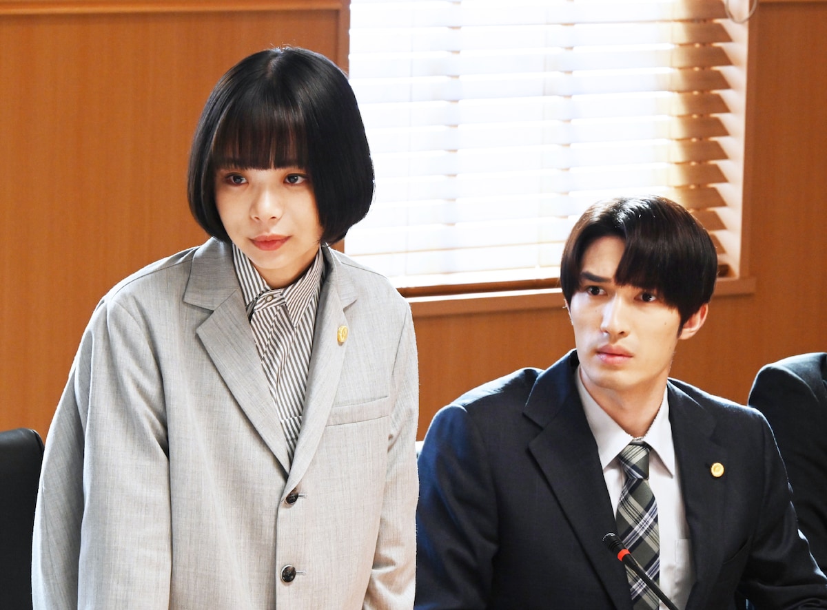 ドラマ「モンスター」より、趣里演じる神波亮子(左)とジェシー演じる杉浦義弘(右)