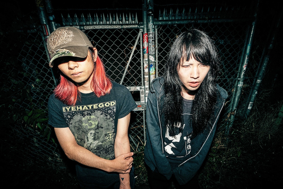 左からDex（Dr, Vo）、夢咲みちる（Vo）。