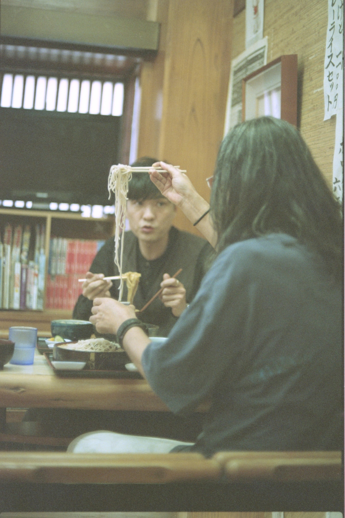 奥が森山直太朗、手前が番場秀一。