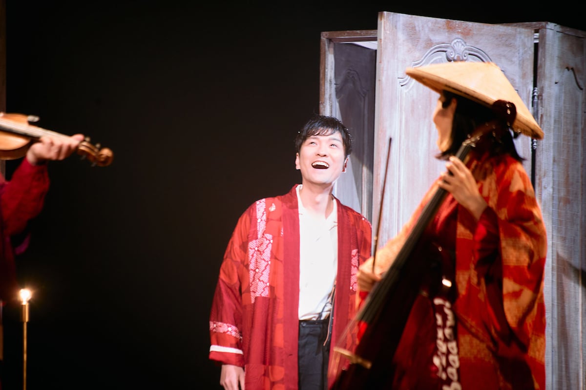 “あの扉”から出てきた森山直太朗。