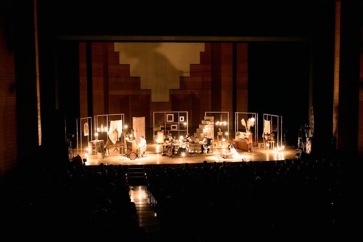 「弓弦葉」初日のワンシーン。