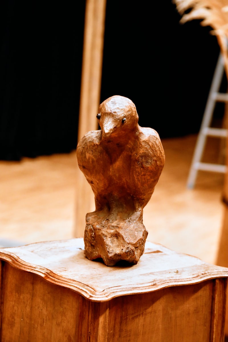 森山直太朗の私物で構成された舞台美術。