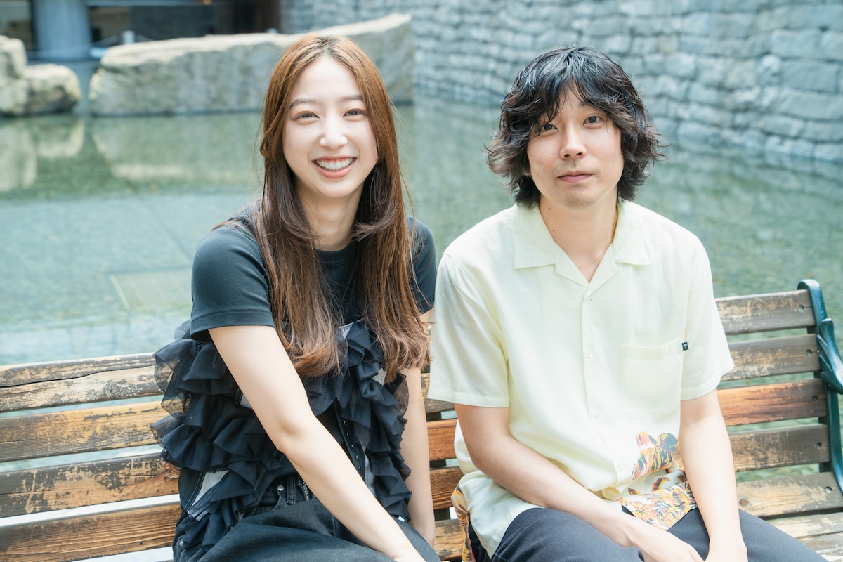 左から坂東希、関口アナン。