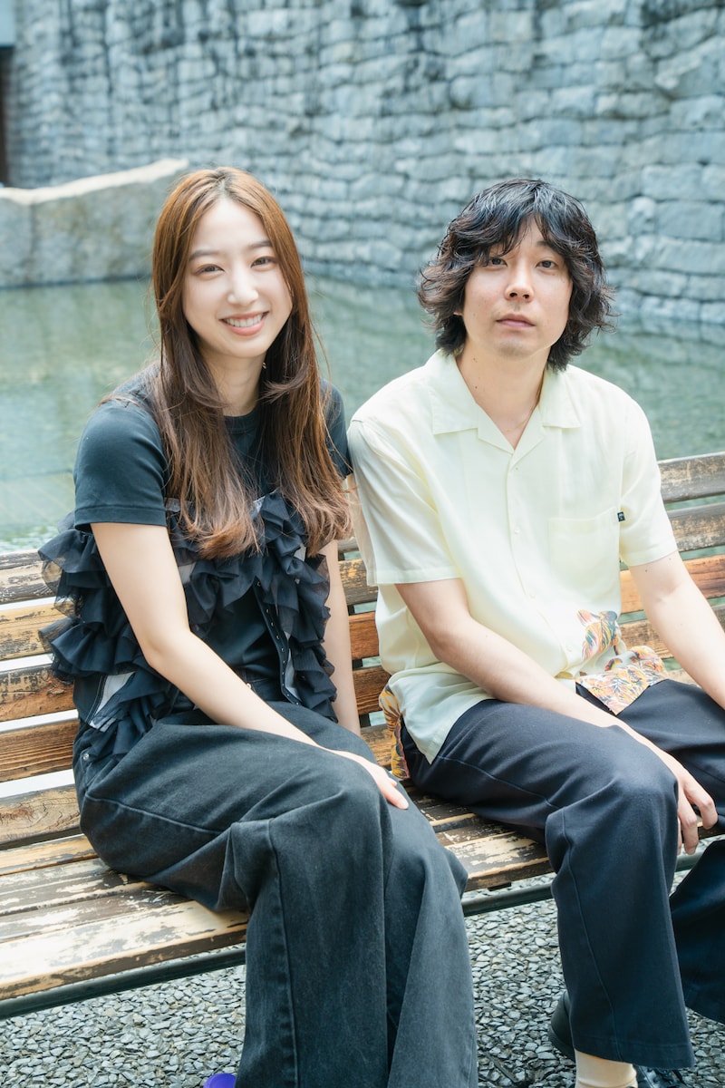 左から坂東希、関口アナン。