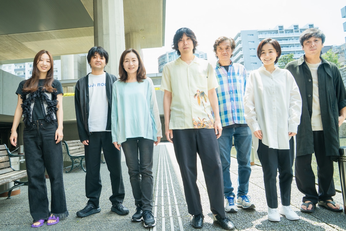 左から坂東希、松本哲也、大沼百合子、関口アナン、大谷亮介、田実陽子、蓬莱竜太。