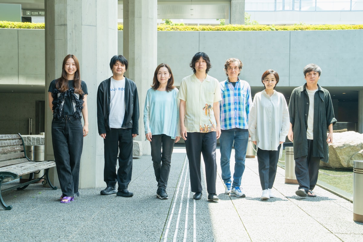 左から坂東希、松本哲也、大沼百合子、関口アナン、大谷亮介、田実陽子、蓬莱竜太。