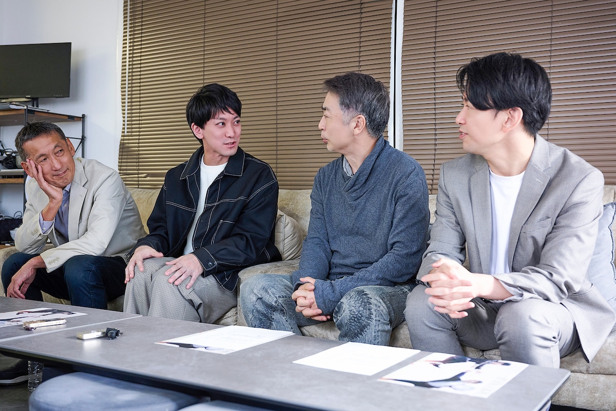 左から成井豊、関根翔太、近江谷太朗、鍛治本大樹。