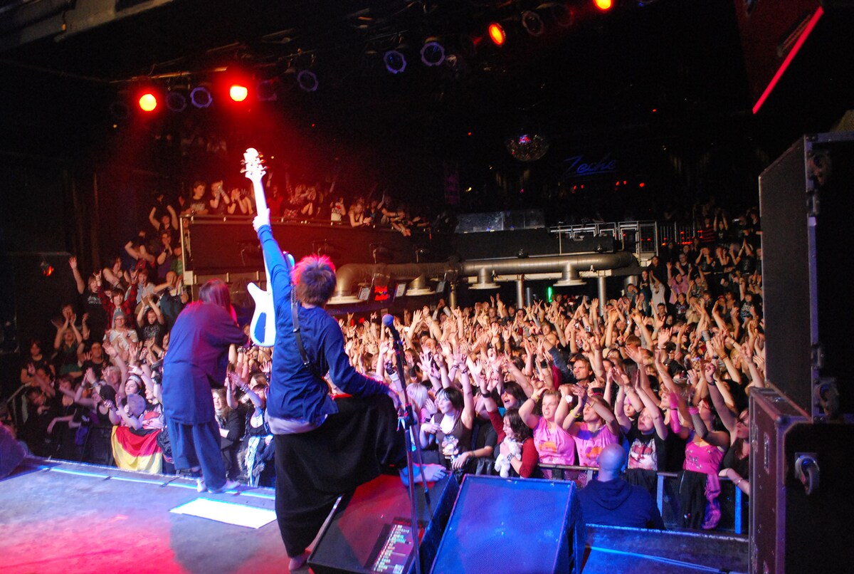 MUCC海外ライブの様子。