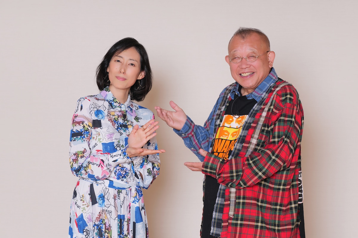 左から木村多江、笑福亭鶴瓶。