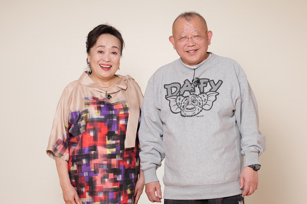 左から渡辺えり、笑福亭鶴瓶。