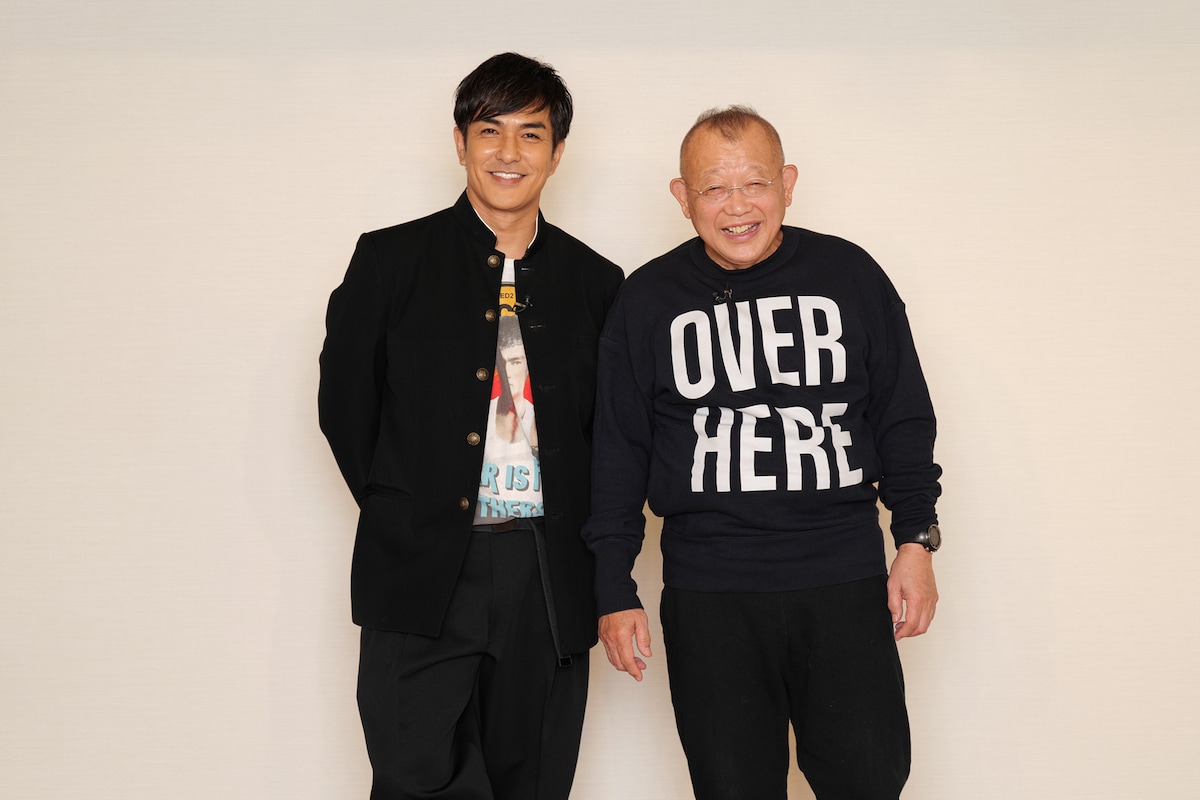 左から北村一輝、笑福亭鶴瓶。