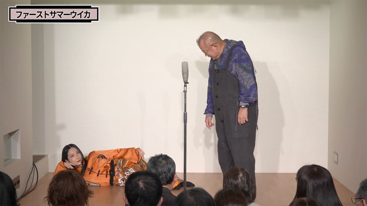 左からファーストサマーウイカ、笑福亭鶴瓶。