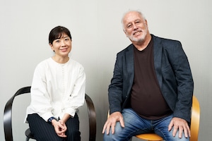 音楽は物語を伝えるための“旅”、ボブ・テルソン（音楽・歌詞）＆小山ゆうな（演出）が語るミュージカル「バグダッド・カフェ」