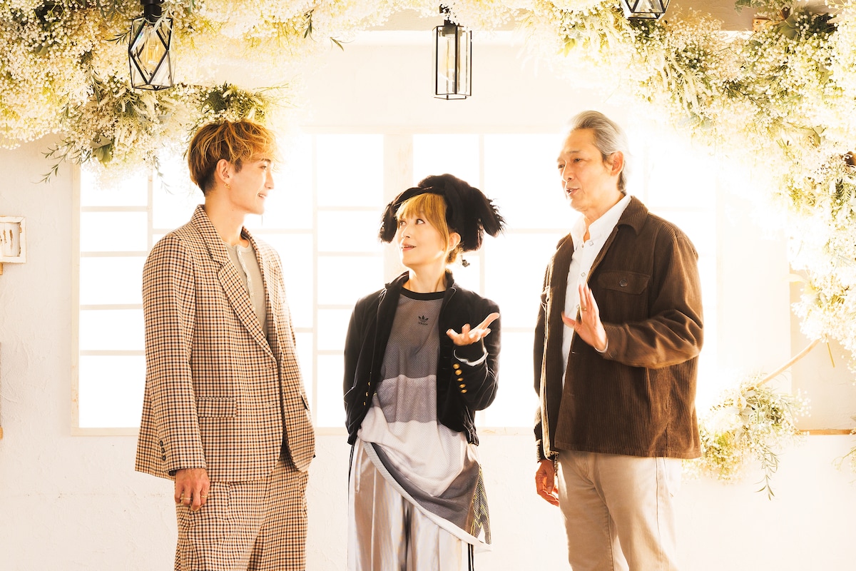 左から丘山晴己、広崎うらん、鶴見辰吾。