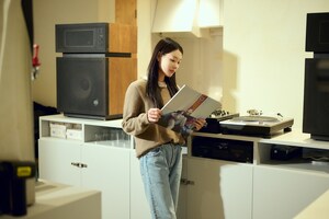 「Music & Me ～クリエイターが語る音楽と私～」第6回｜柴田ひかりがアナログレコードを手に取る理由