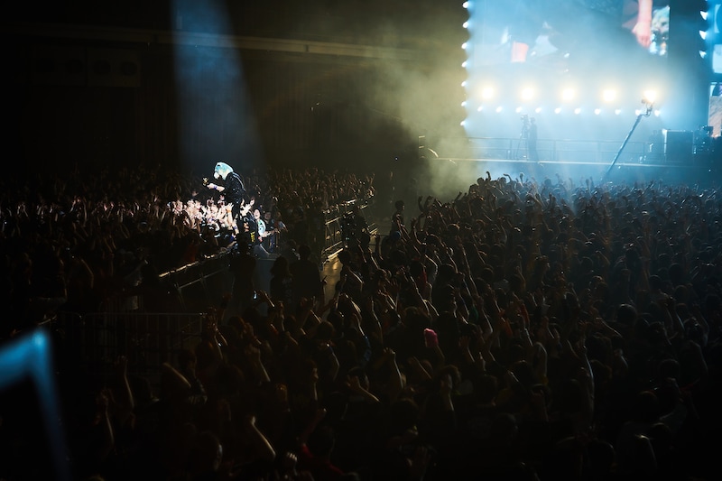 「MAN WITH A "15th" MISSION PLAY WHAT U WANT TOUR 2025」の様子。