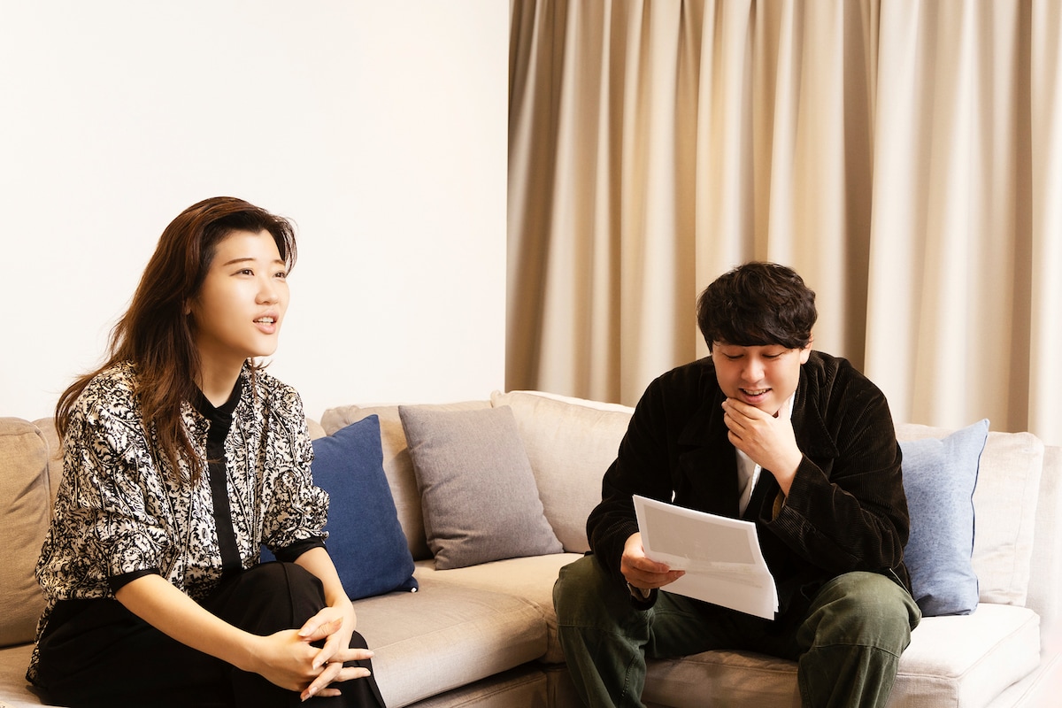 左からヒコロヒー、畠中悠。