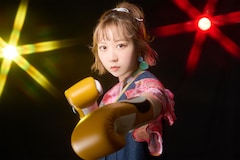 夏川椎菜が痛快にパンチ!フック、アッパー織り交ぜた攻撃的ロックチューン「シャドウボクサー」