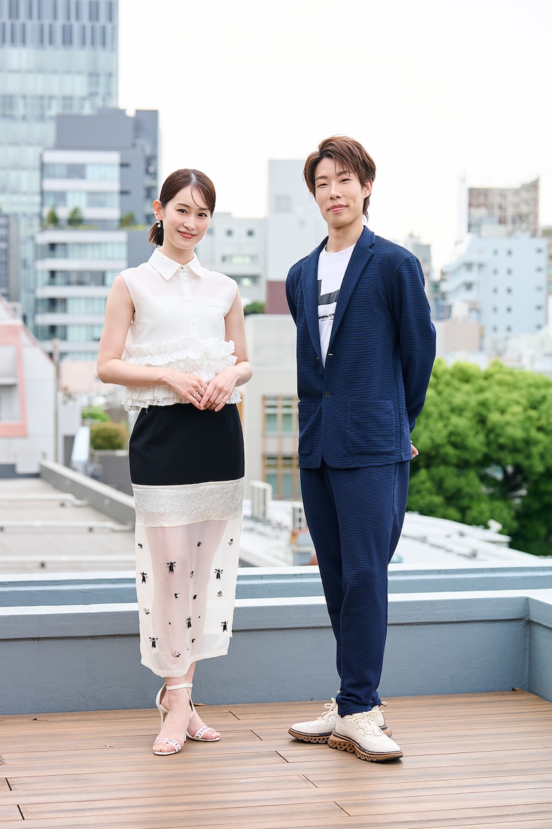 左から愛希れいか、宮川新大。