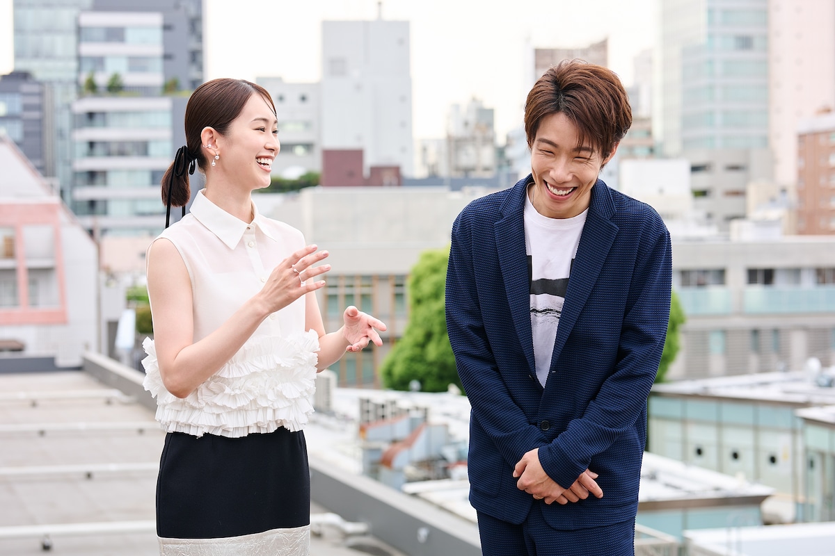 左から愛希れいか、宮川新大。