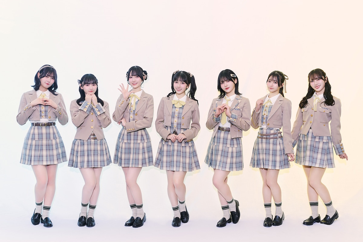 左から小澤愛実、山野愛月、山田杏佳、天野香乃愛、江角怜音、大信田美月、逢田珠里依。