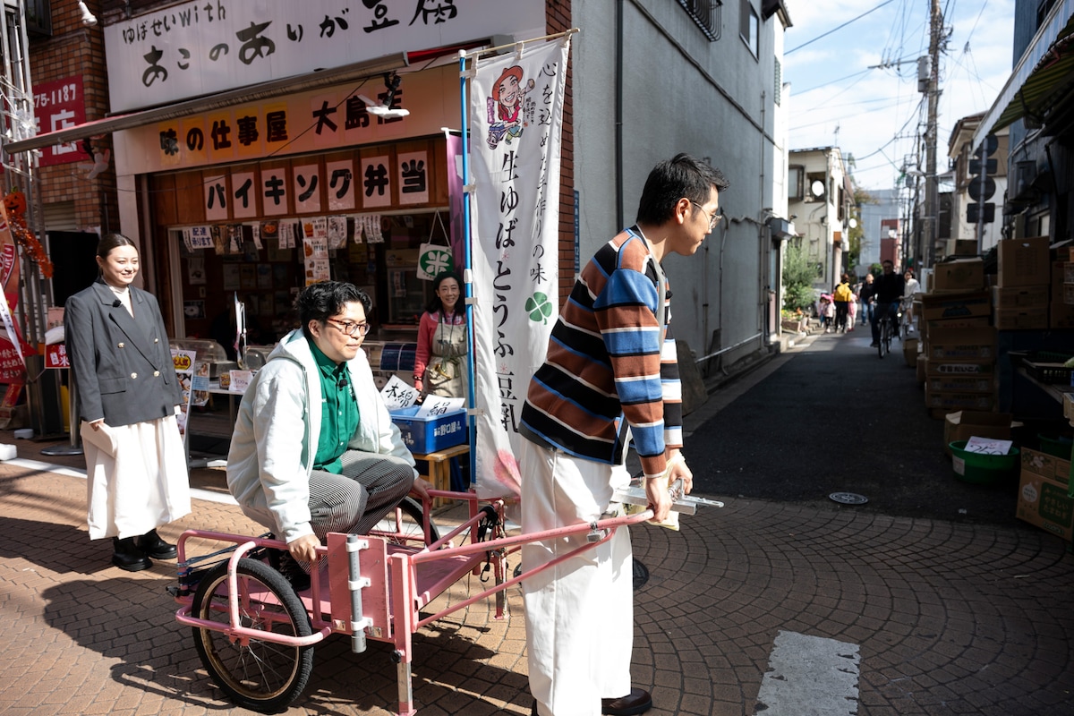 リアカーで引き売り体験をするヤーレンズ
