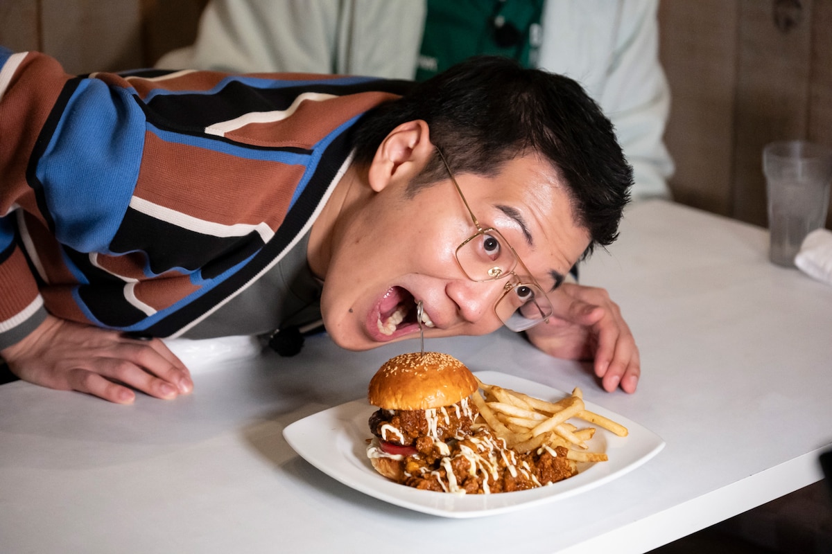 食レポするヤーレンズ楢原