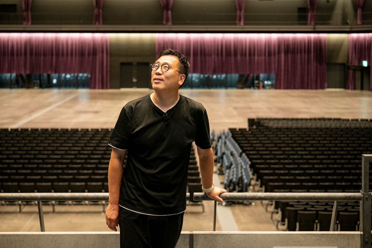 LEVEL3の最前列から後方を見渡す古家さん。