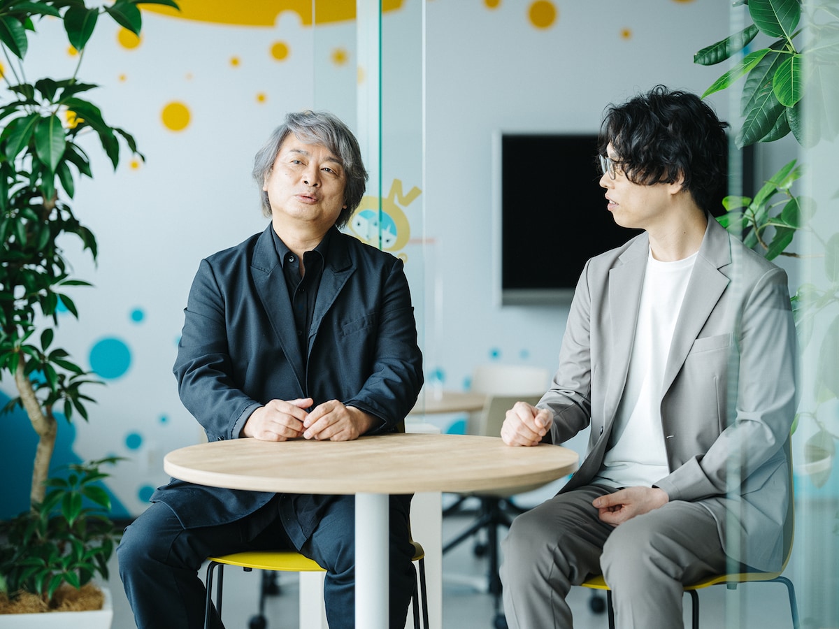 左から茅野イサム、松崎史也。