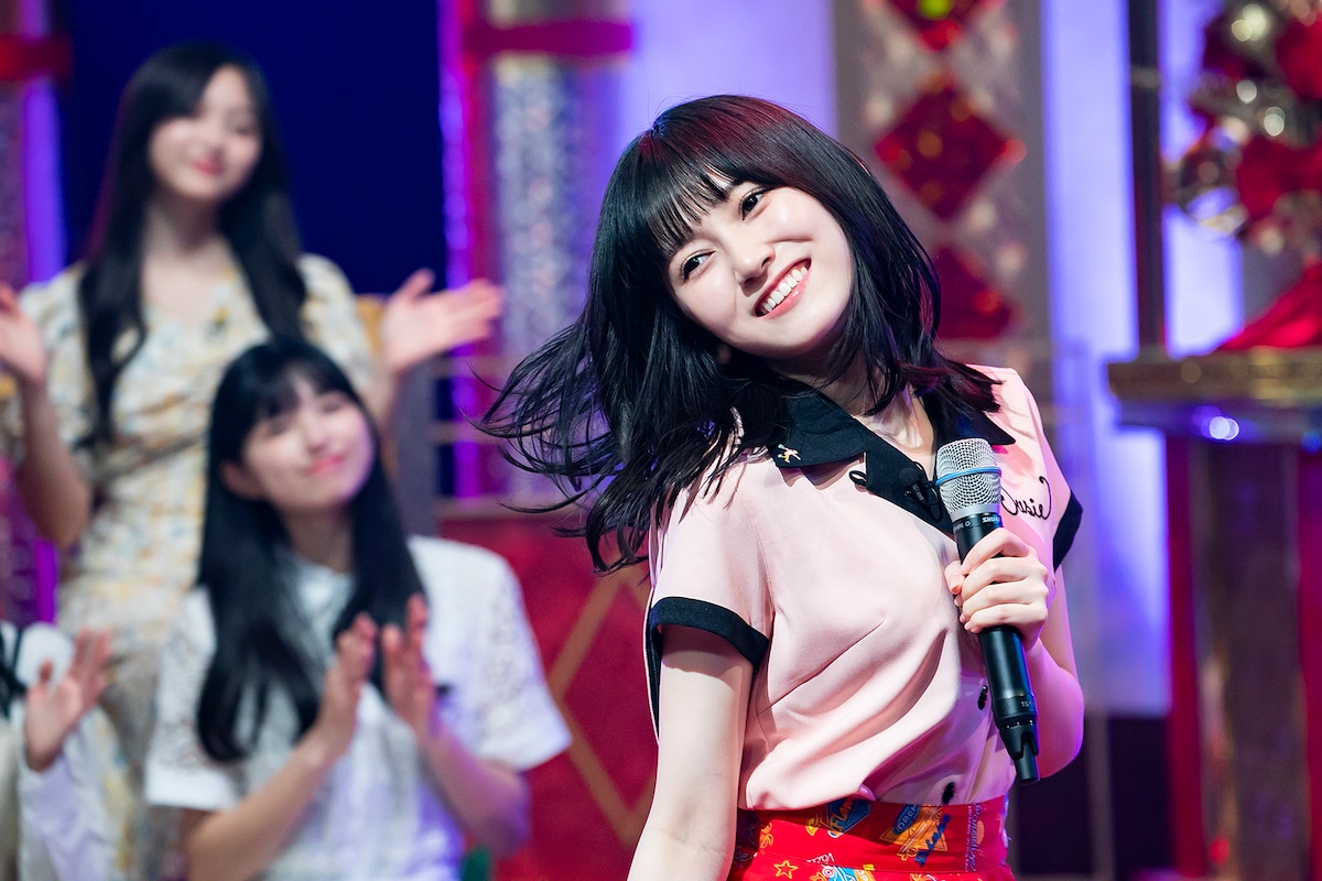 「ルージュの伝言」を歌う池田瑛紗。