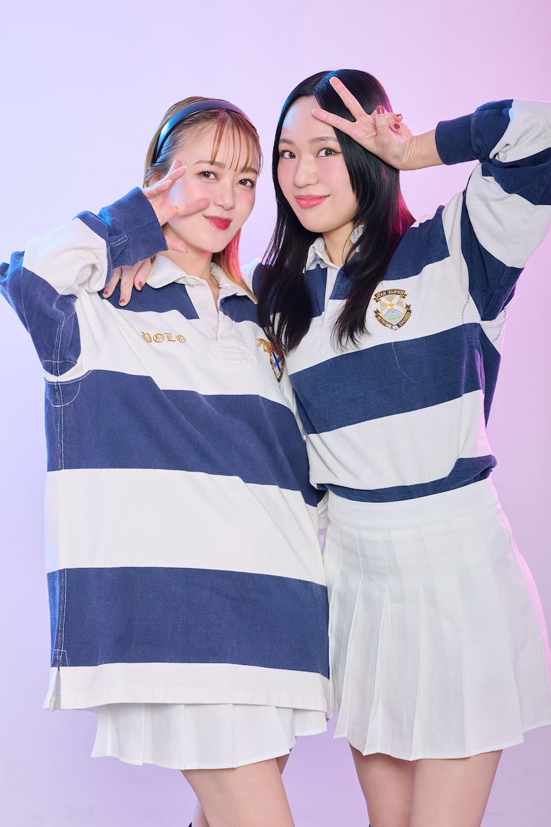 平成ギャルをイメージしたポーズをとるLE GRAND RETOUR。