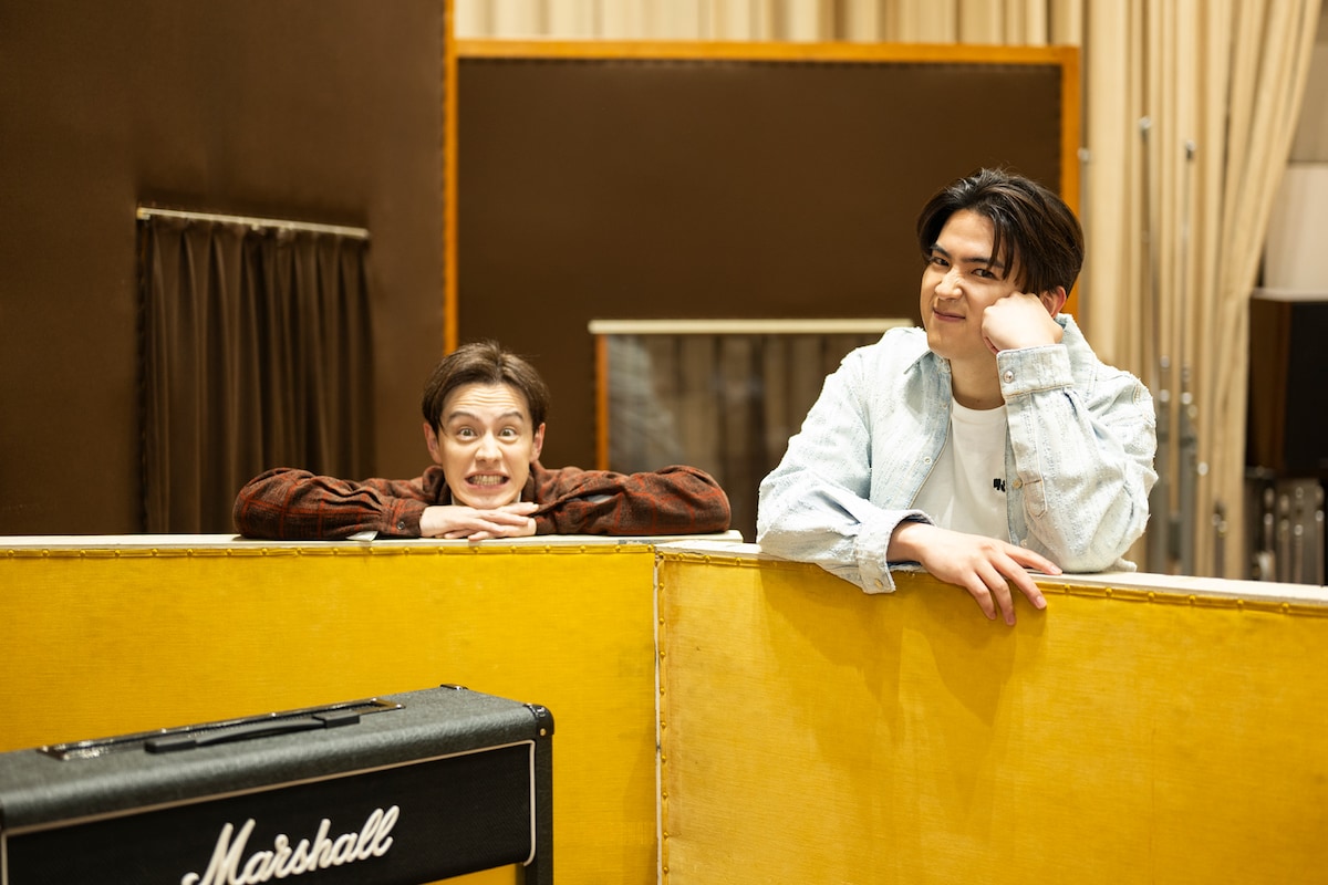 左からウエンツ瑛士、甲斐翔真。