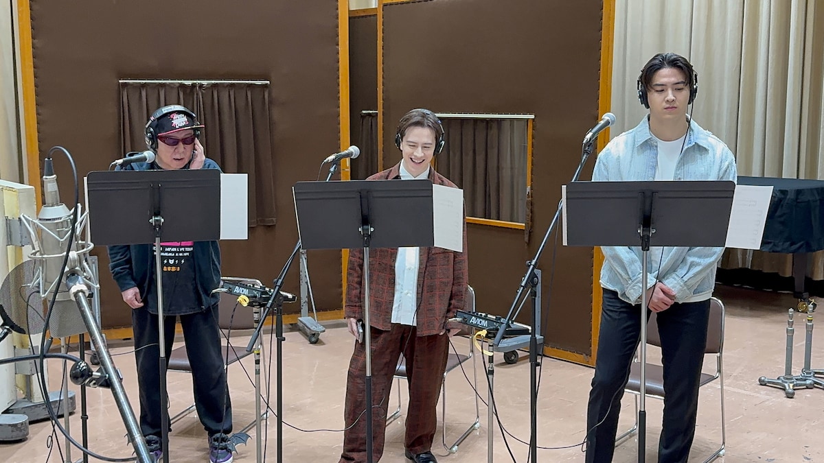 左から古田新太、ウエンツ瑛士、甲斐翔真。