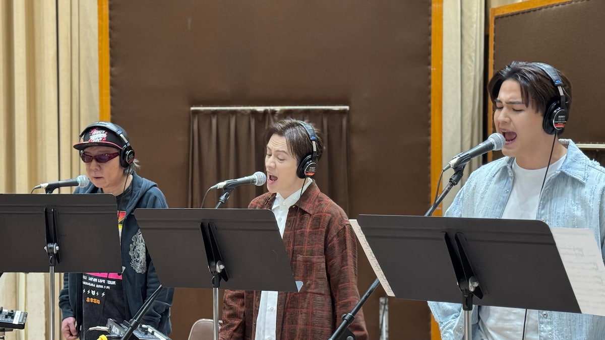 左から古田新太、ウエンツ瑛士、甲斐翔真。