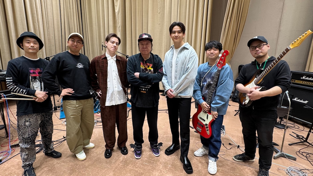 古田新太（写真中央）、ウエンツ瑛士（写真中央左）、甲斐翔真（写真中央右）と妄想ミュー研バンド。