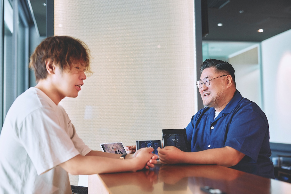 左から瀬尾祥太郎、岡部啓一。