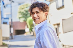 新浜レオン｜木梨憲武＆所ジョージが惚れ込んだ新星にインタビュー、目指すは演歌・歌謡界の“甲子園”