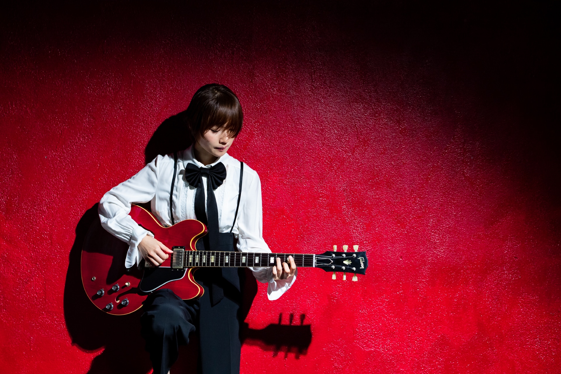 新山詩織、10周年記念アルバム『何者 〜十年十色〜』を7月発売＋