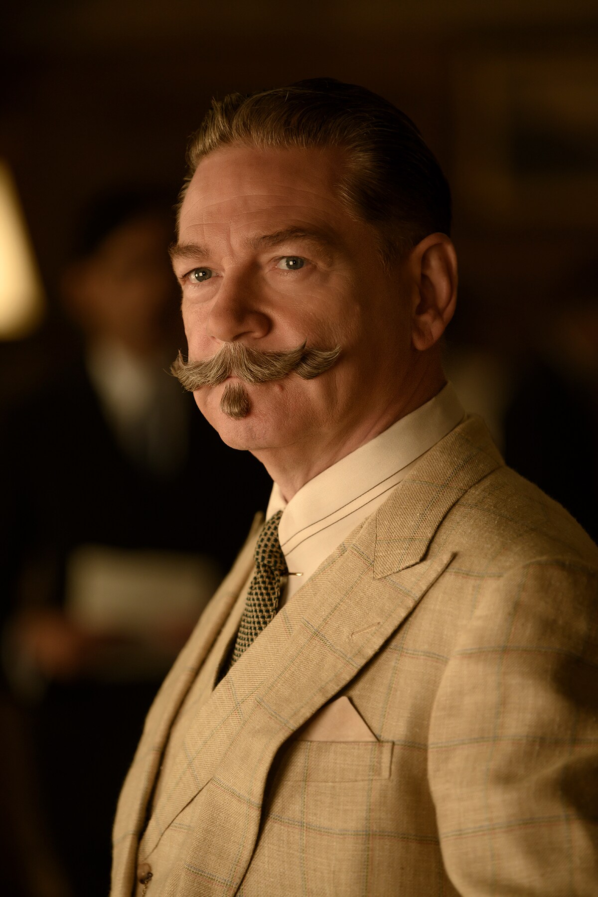 ケネス・ブラナー演じるポアロ。