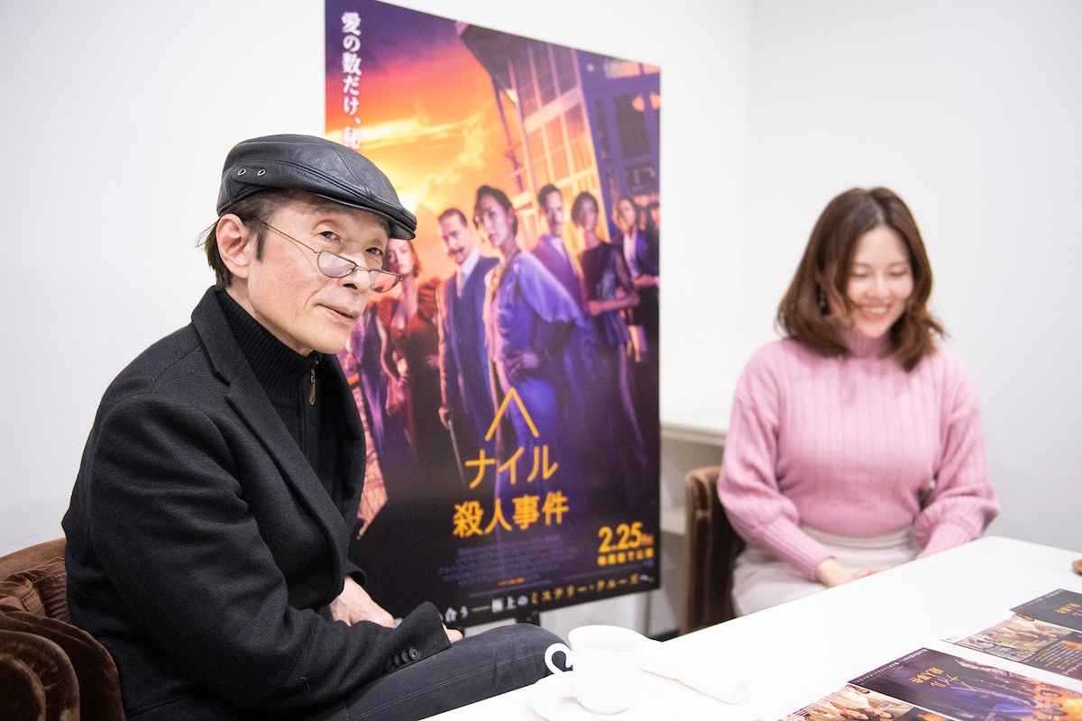 左から魔夜峰央、山田マリエ。