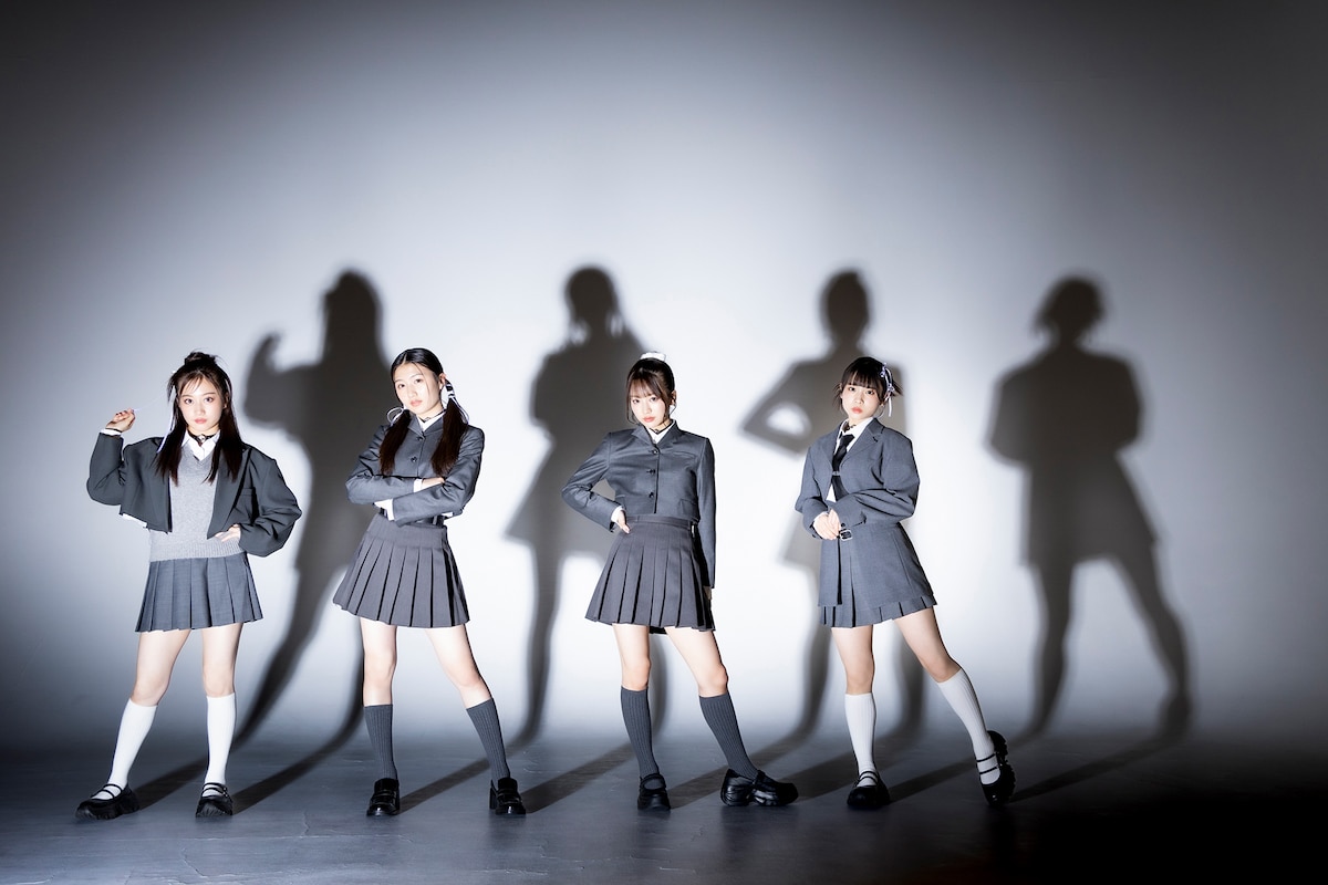 左から川上千尋、塩月希依音、坂田心咲、芳賀礼。