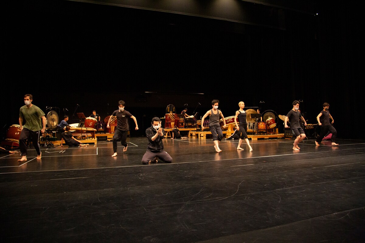 Noism×鼓童「鬼」合同稽古初日の様子。（撮影：遠藤龍）