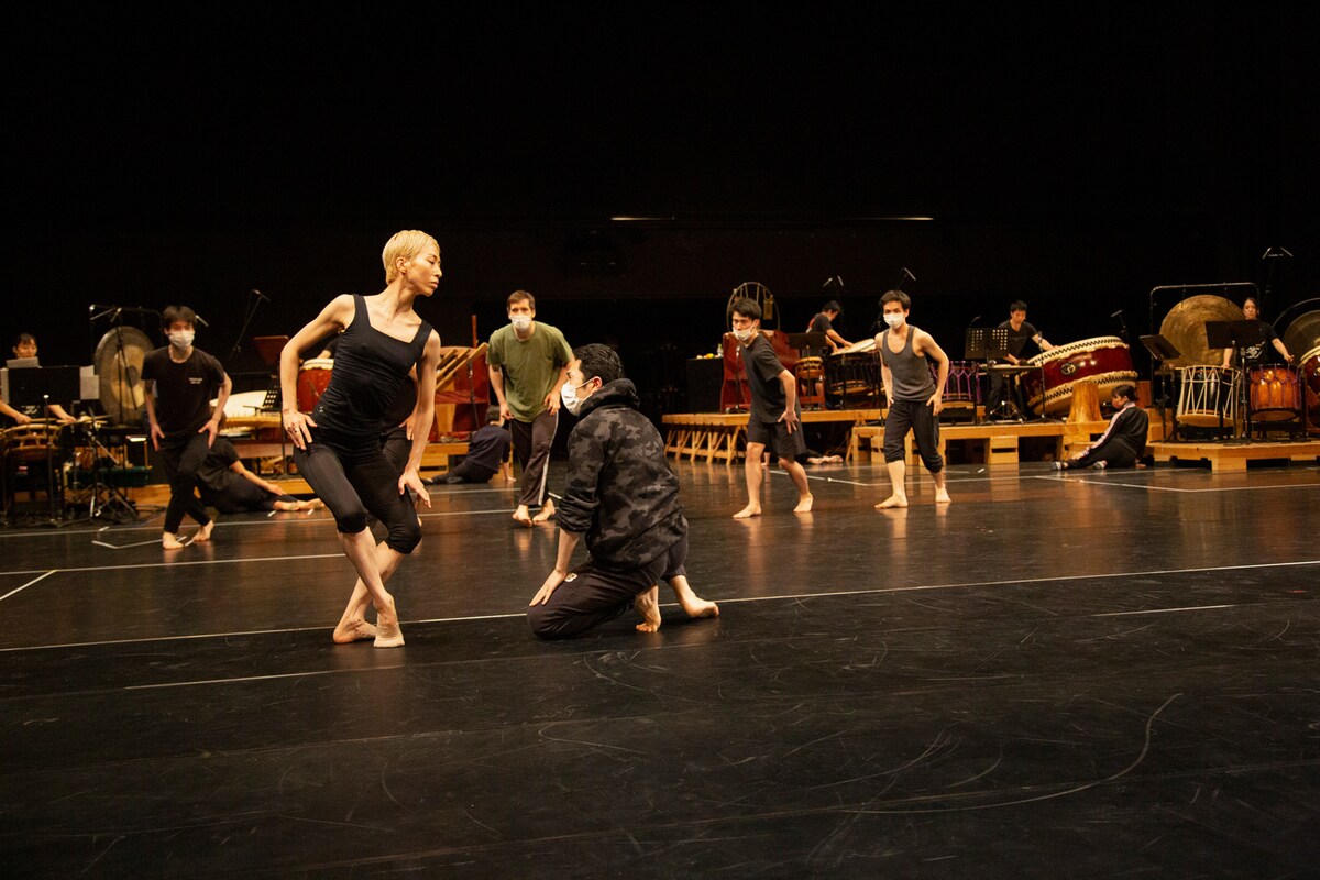 Noism×鼓童「鬼」合同稽古初日の様子。（撮影：遠藤龍）