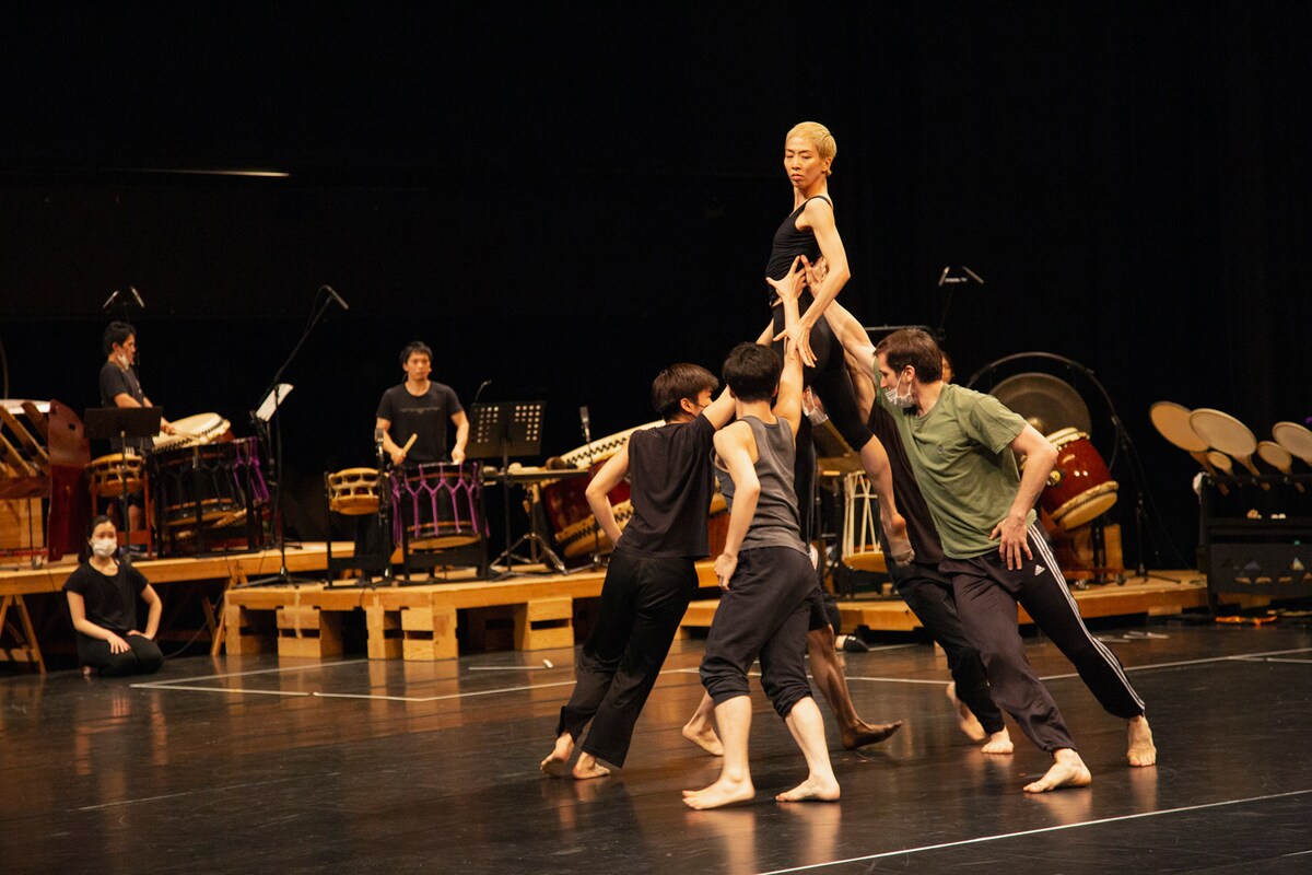 Noism×鼓童「鬼」合同稽古初日の様子。（撮影：遠藤龍）