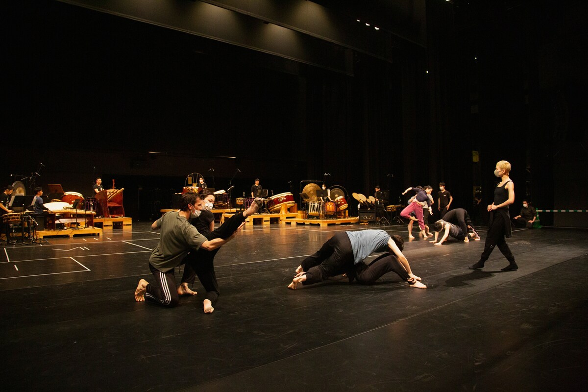 Noism×鼓童「鬼」合同稽古初日の様子。（撮影：遠藤龍）