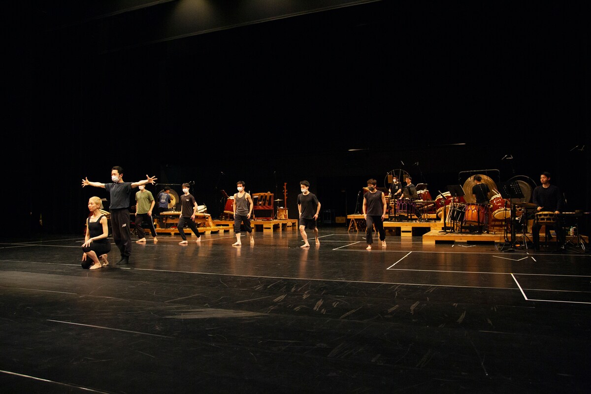 Noism×鼓童「鬼」合同稽古初日の様子。（撮影：遠藤龍）