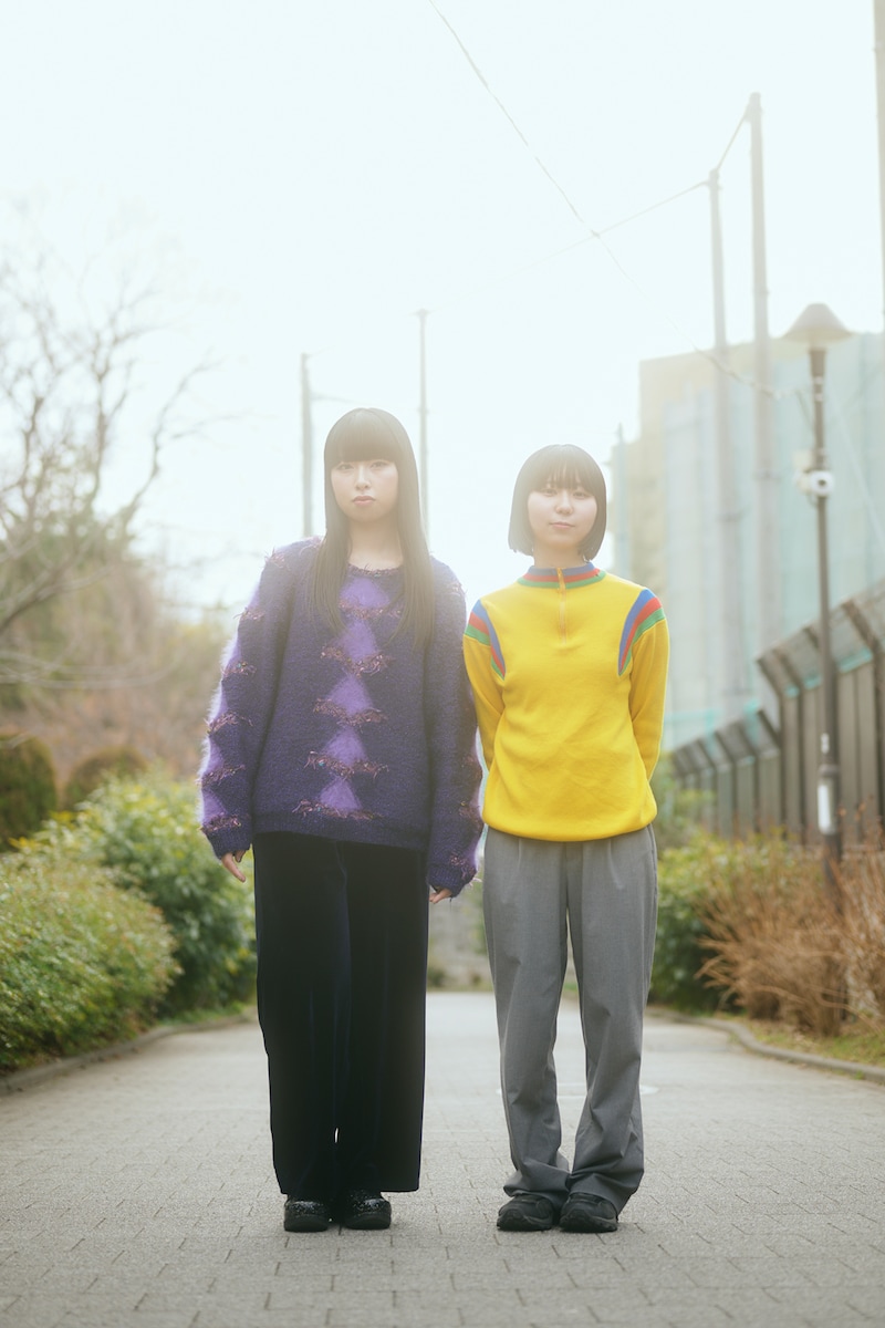 左からUri（B）、Cocona（G, Vo）。