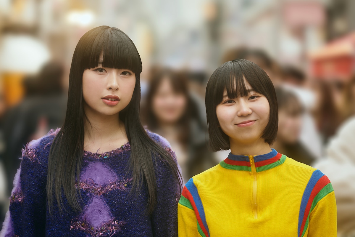 左からUri（B）、Cocona（G, Vo）。