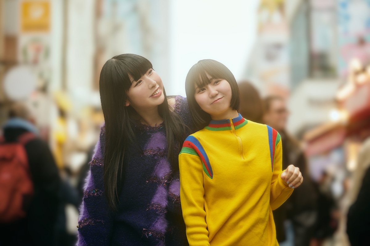 左からUri（B）、Cocona（G, Vo）。