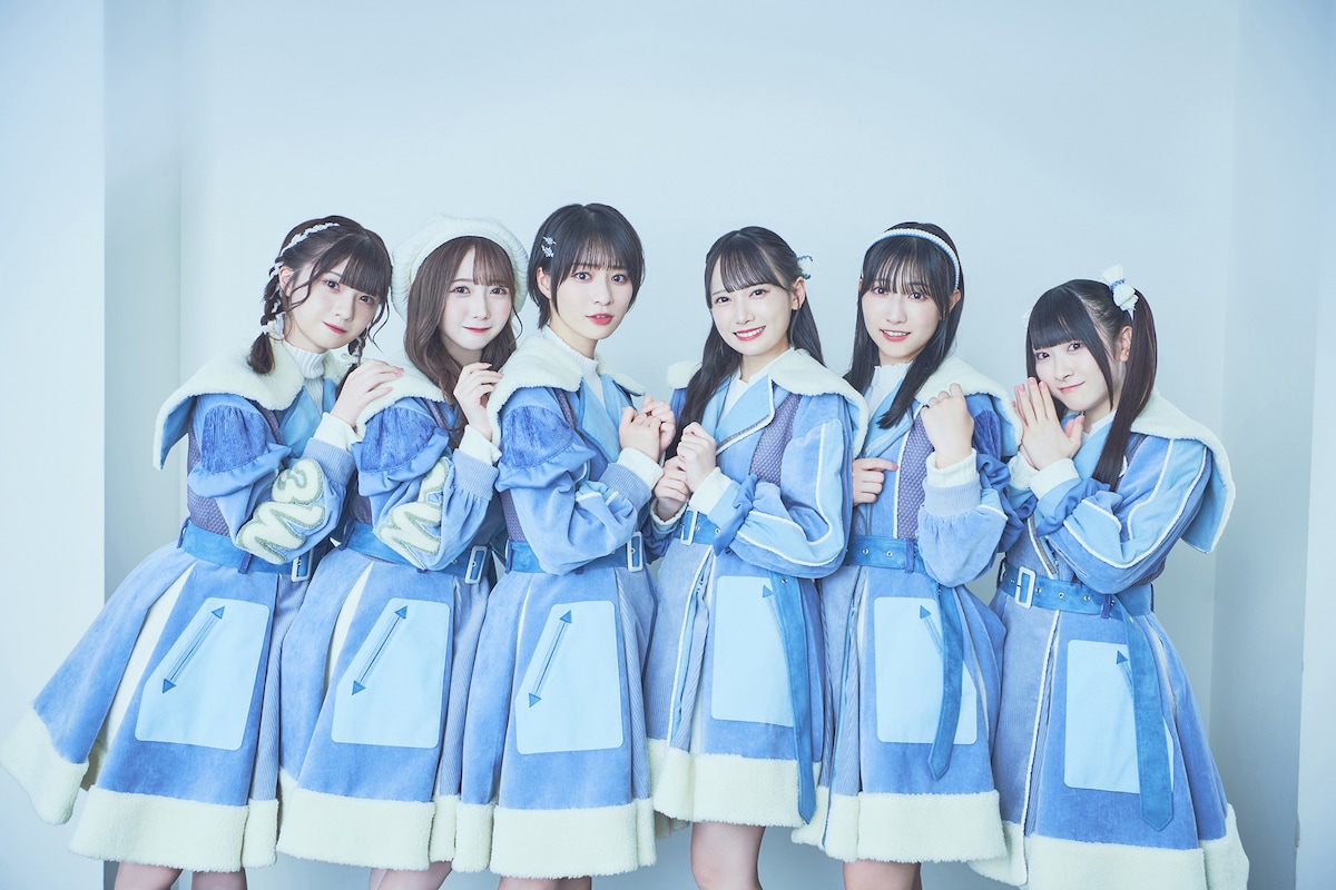 左から菅波美玲、谷崎早耶、冨田菜々風、鈴木瞳美、蟹沢萌子、櫻井もも。